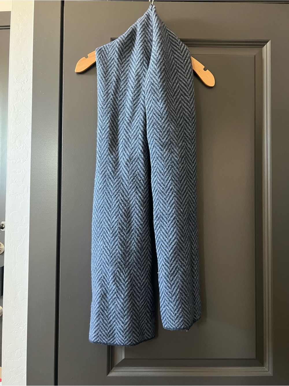 GAP Men's Blue Herringbone 100% wool scarf